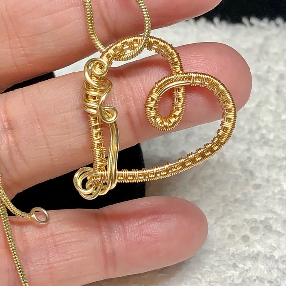 🎁floating heart pendant in gold color - Picture 9 of 10